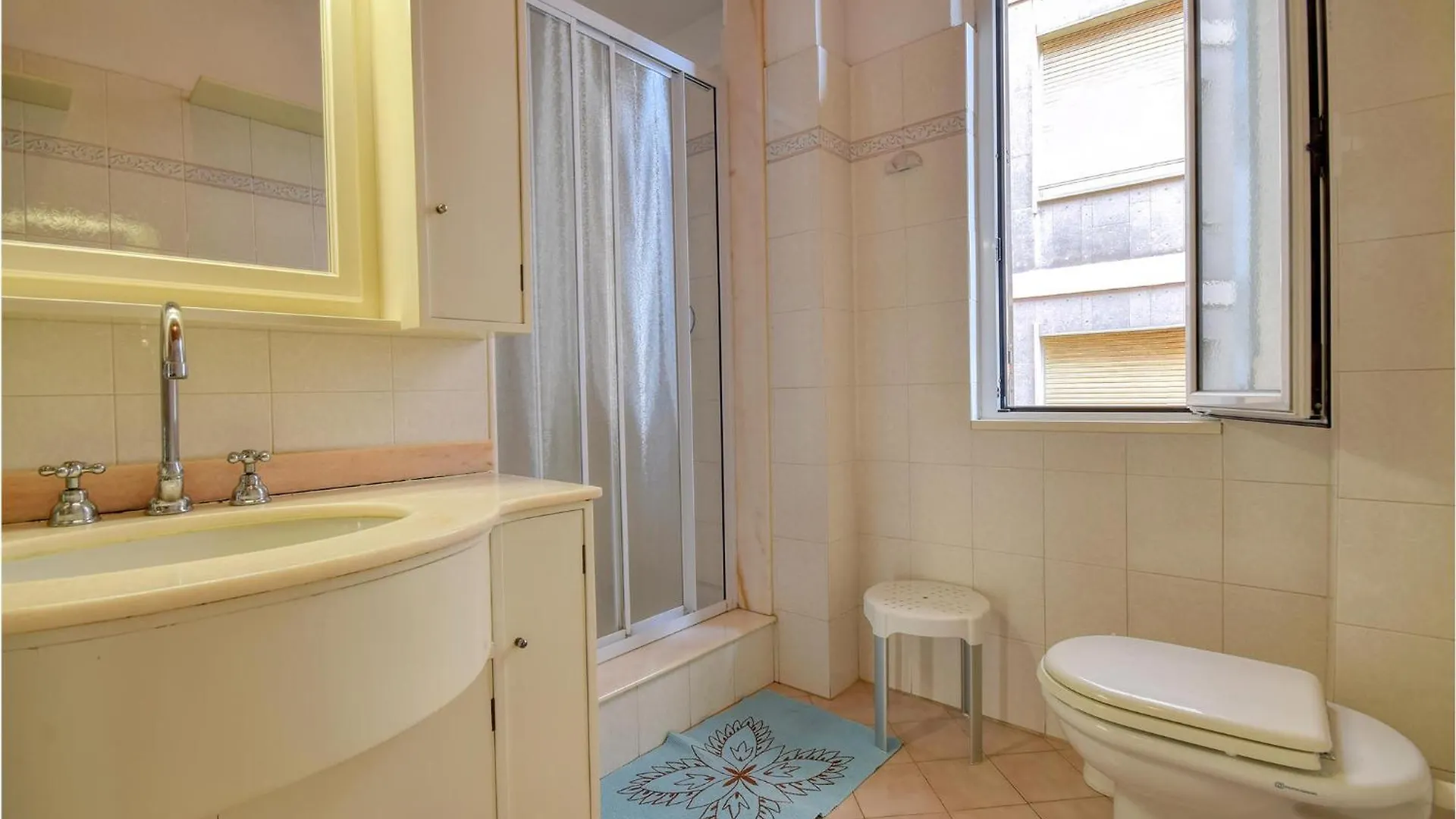 2 Bedroom Amazing Apartment In Chiavari Italy